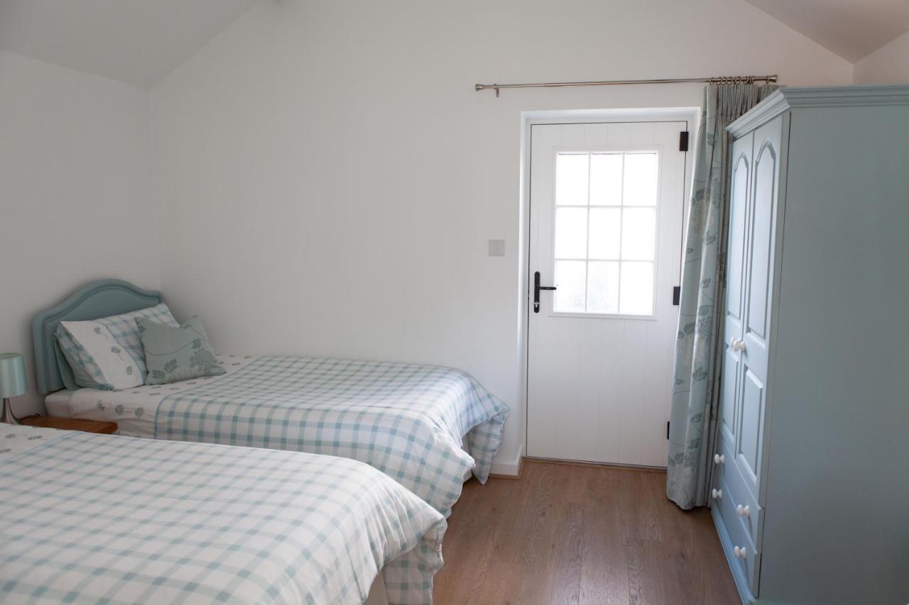 Elm Cottage Touring Park Whitegate エクステリア 写真