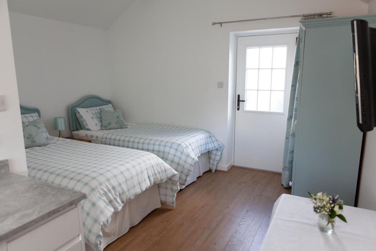 Elm Cottage Touring Park Whitegate エクステリア 写真